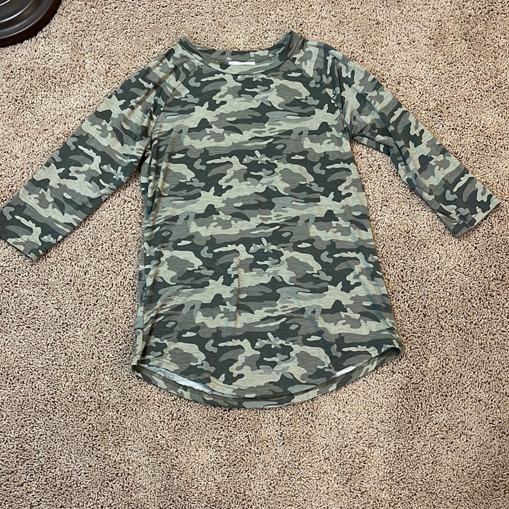 Women’s Raglan Camo T-Shirt Size Medium